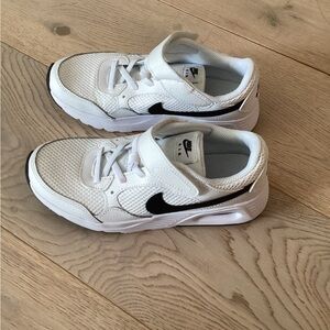 Nike white boys sneakers